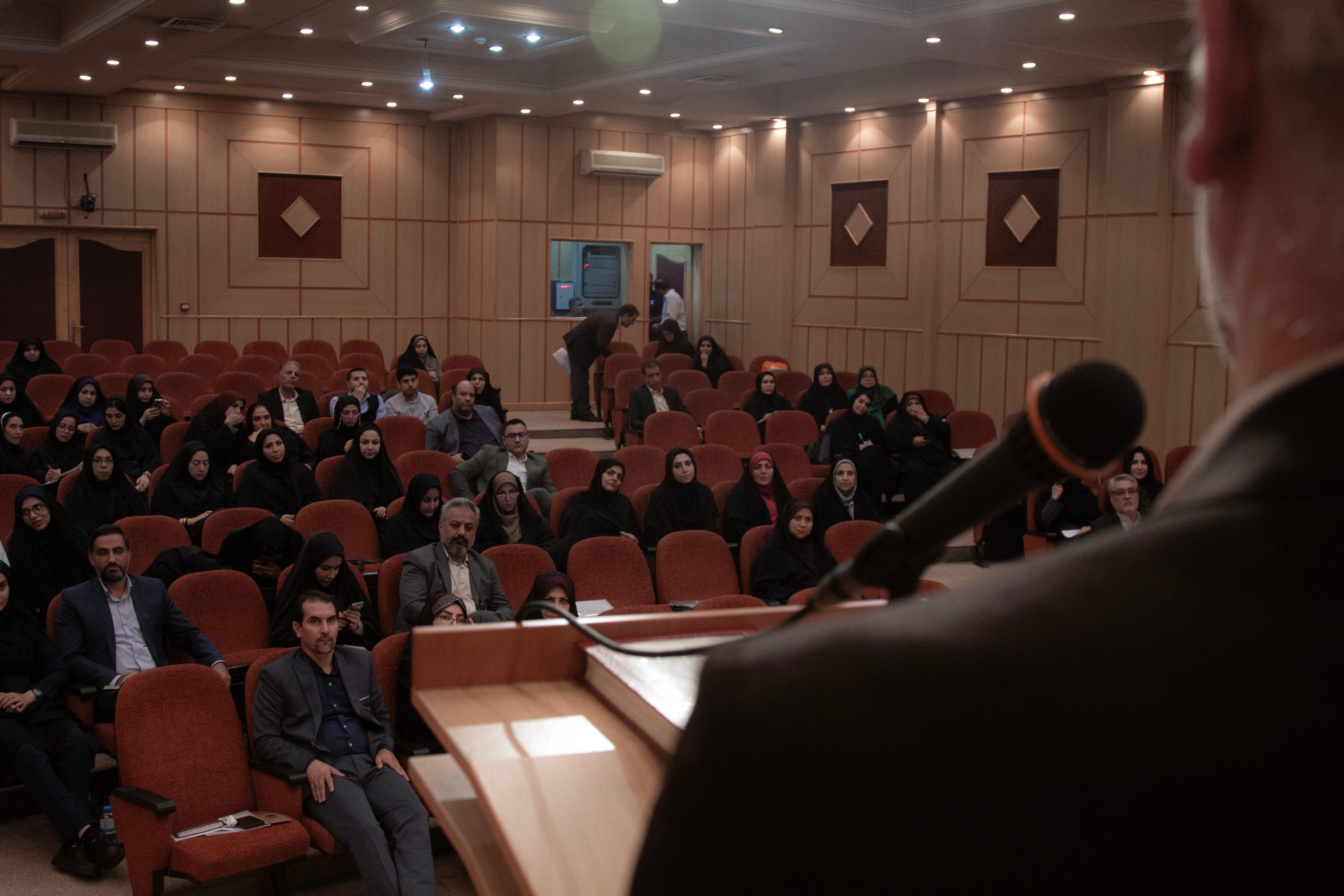 بیست‌وسومین نشست معاونان آموزش ابتدایی و نمایندگان مجلات رشد شهرستان‌های استان تهران در شرکت افست؛ ۱ شهریور ۱۴۰۵